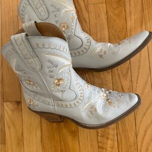 Dingo Cream Ankle Boots with Embroidered Design